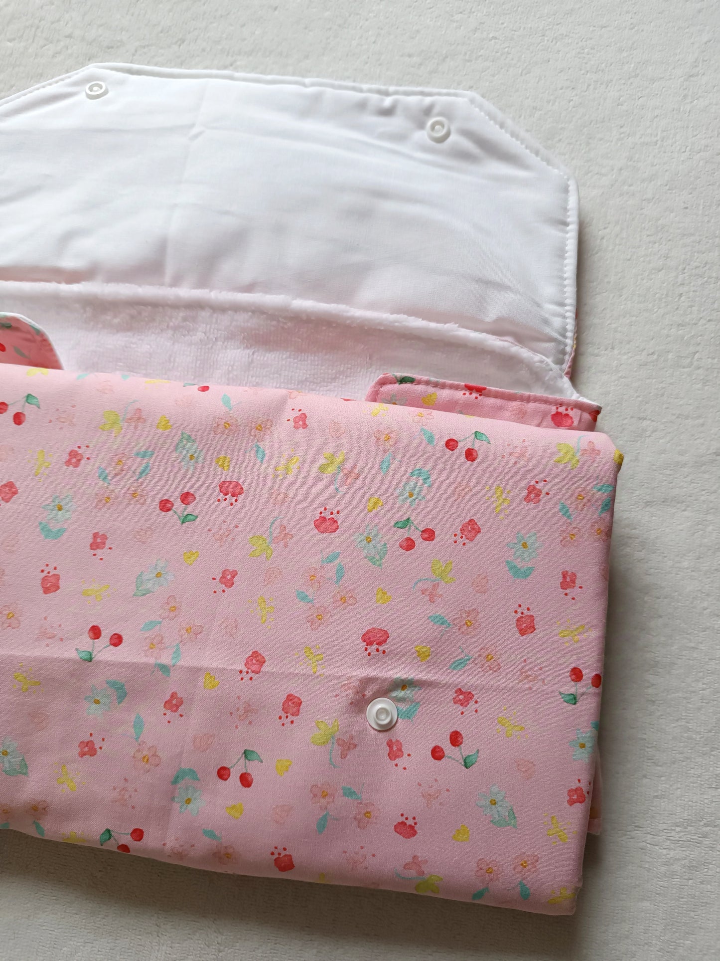 Le matelas à langer nomade - Cerise
